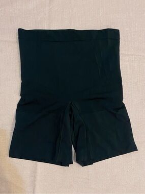 SPANX  Sculpting Shorts in Black